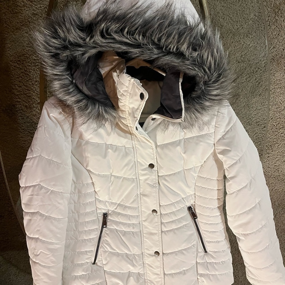 Maralyn & Me White Puffer Jacket with Quilted Design and Fur-Trimmed Hood
